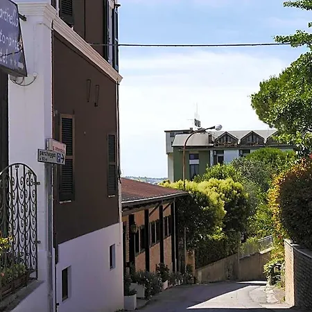 La Cantinella 3* Ostra